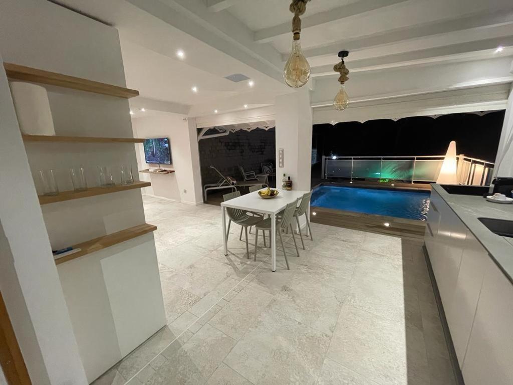 Les Appart Villa Sunbay Caraibes Avec Piscine Privative Vue Mer Et Montagne Le Francois Bagian luar foto